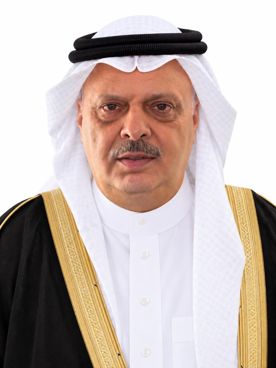صاحب خبرات في الإعلام والإدارة والاستثمار وتنظيم المؤتمرات