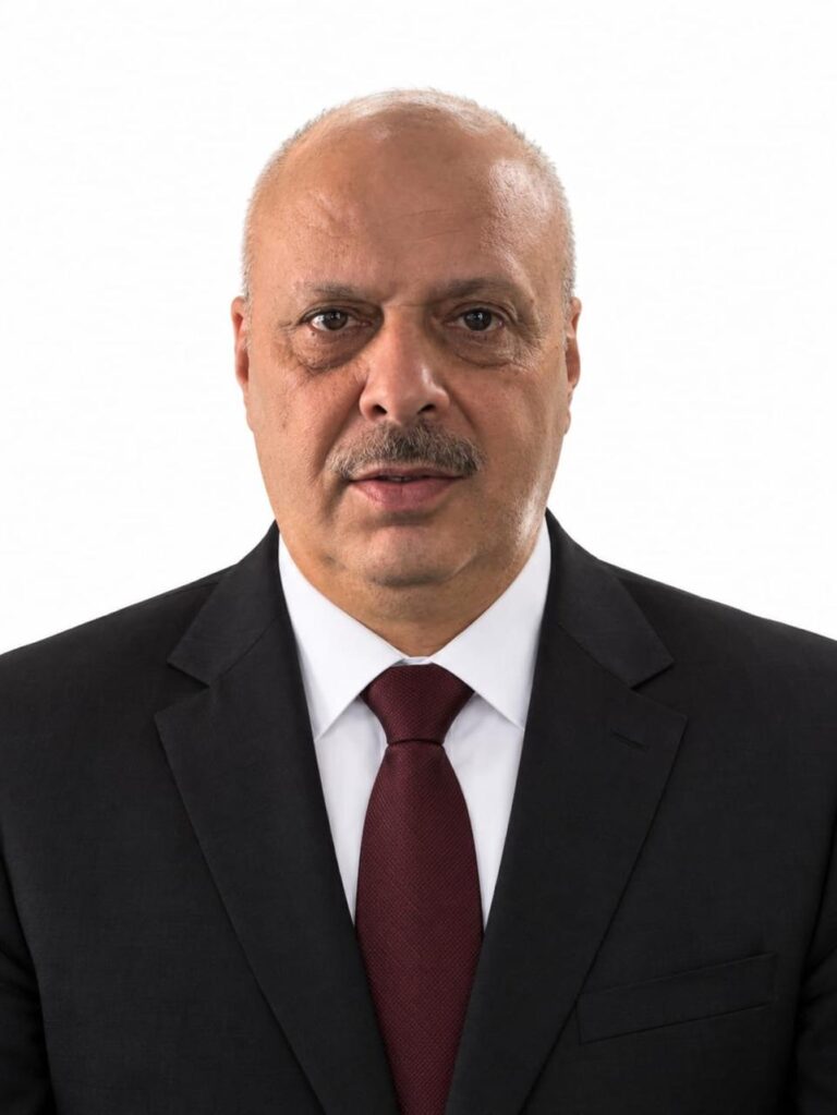 كاتب صحفي