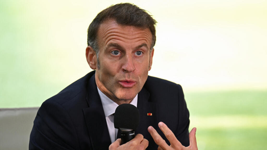 ماكرون يدعو إلى توسيع المفاوضات بين لبنان وإسرائيل بمشاركة دول إقليمية لتعزيز السلام