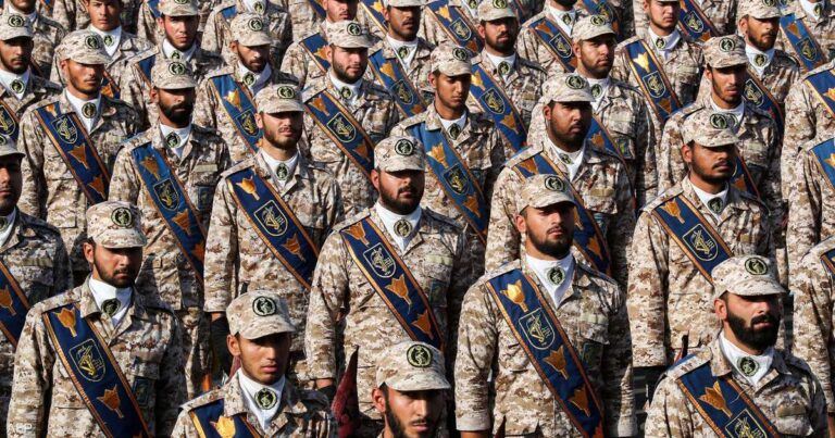 تقرير يكشف تصاعد هيمنة الجنرالات في القيادة الإيرانية الجديدة