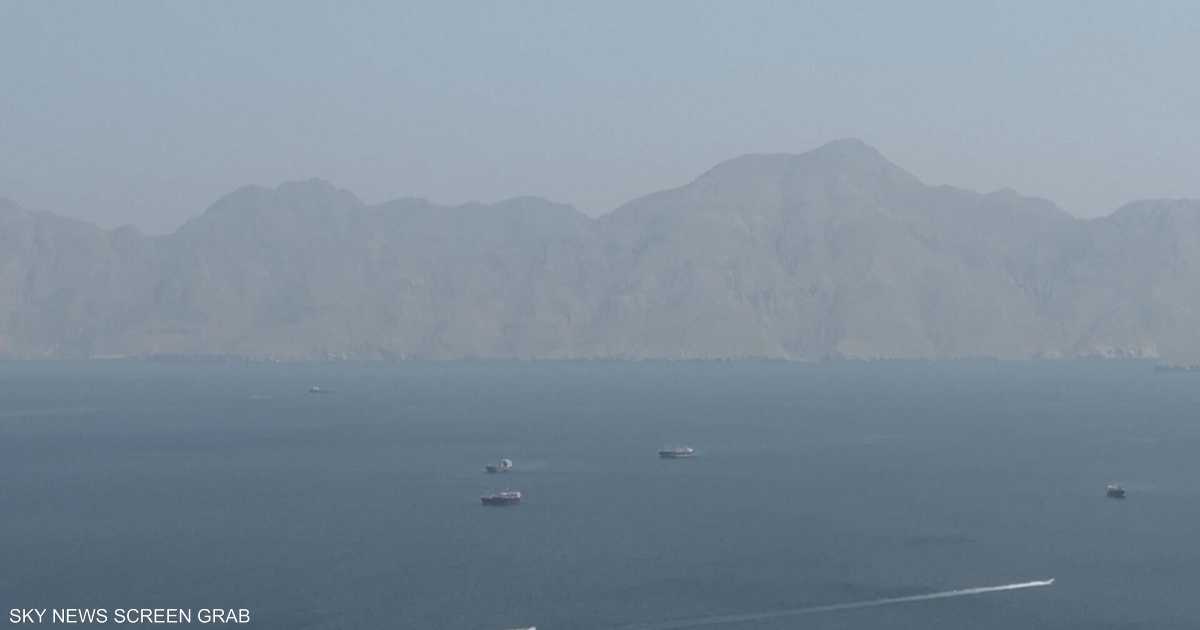 تصاعد التوترات في مضيق هرمز وتهديد استقرار حركة السفن