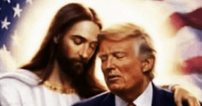 دونالد ترامب يظهر بجانب تمثال المسيح في صورة تثير تساؤلات متابعيه