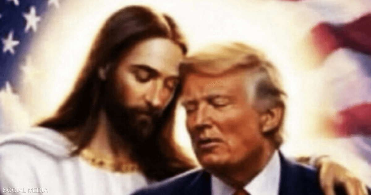 دونالد ترامب يظهر بجانب تمثال المسيح في صورة تثير تساؤلات متابعيه
