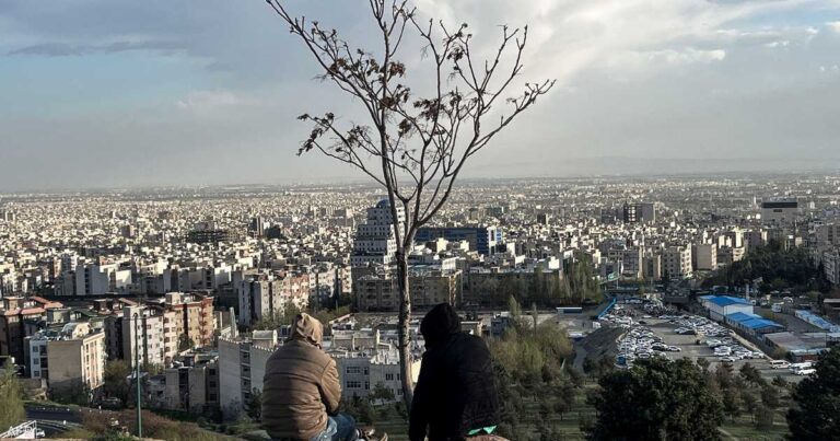 عزلة رقمية مستمرة في إيران: 50 يوماً من الحجب تضغط على الداخل