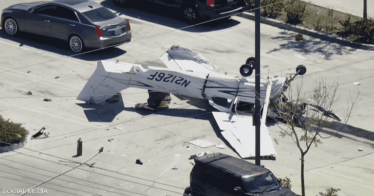 تحطم طائرة داخل موقف سيارات بجنوب كاليفورنيا وتوثيق الحادث بفيديو