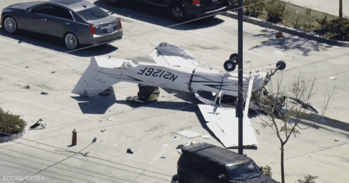 تحطم طائرة داخل موقف سيارات بجنوب كاليفورنيا وتوثيق الحادث بفيديو