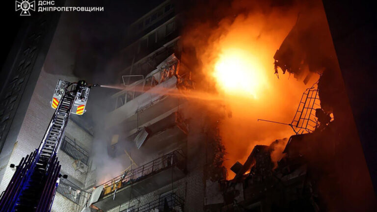 مقتل شخصين وإصابة 14 في قصف روسي على مدينة أوديسا جنوب أوكرانيا