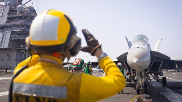 واشنطن تصعد تحركاتها البحرية وترسل رسائل تفاوضية عبر منصة إكس