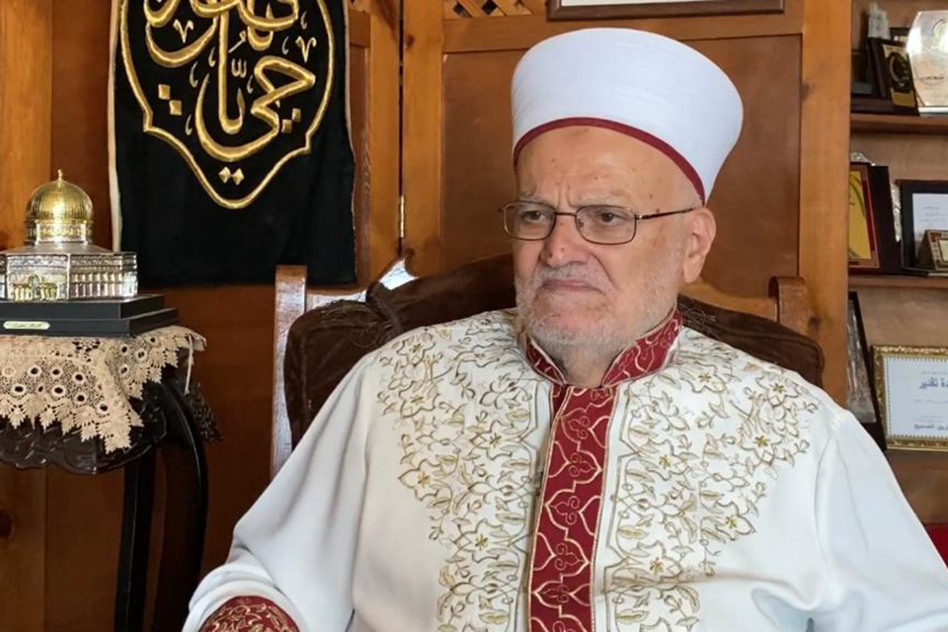 الشرطة الإسرائيلية تمنع خطيب المسجد الأقصى عكرمة صبري من الدخول