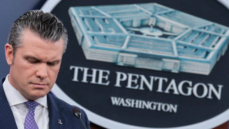 ديمقراطيون في الكونغرس الأمريكي يتقدمون بمبادرة لعزل وزير الدفاع على خلفية تصعيد الحرب مع إيران