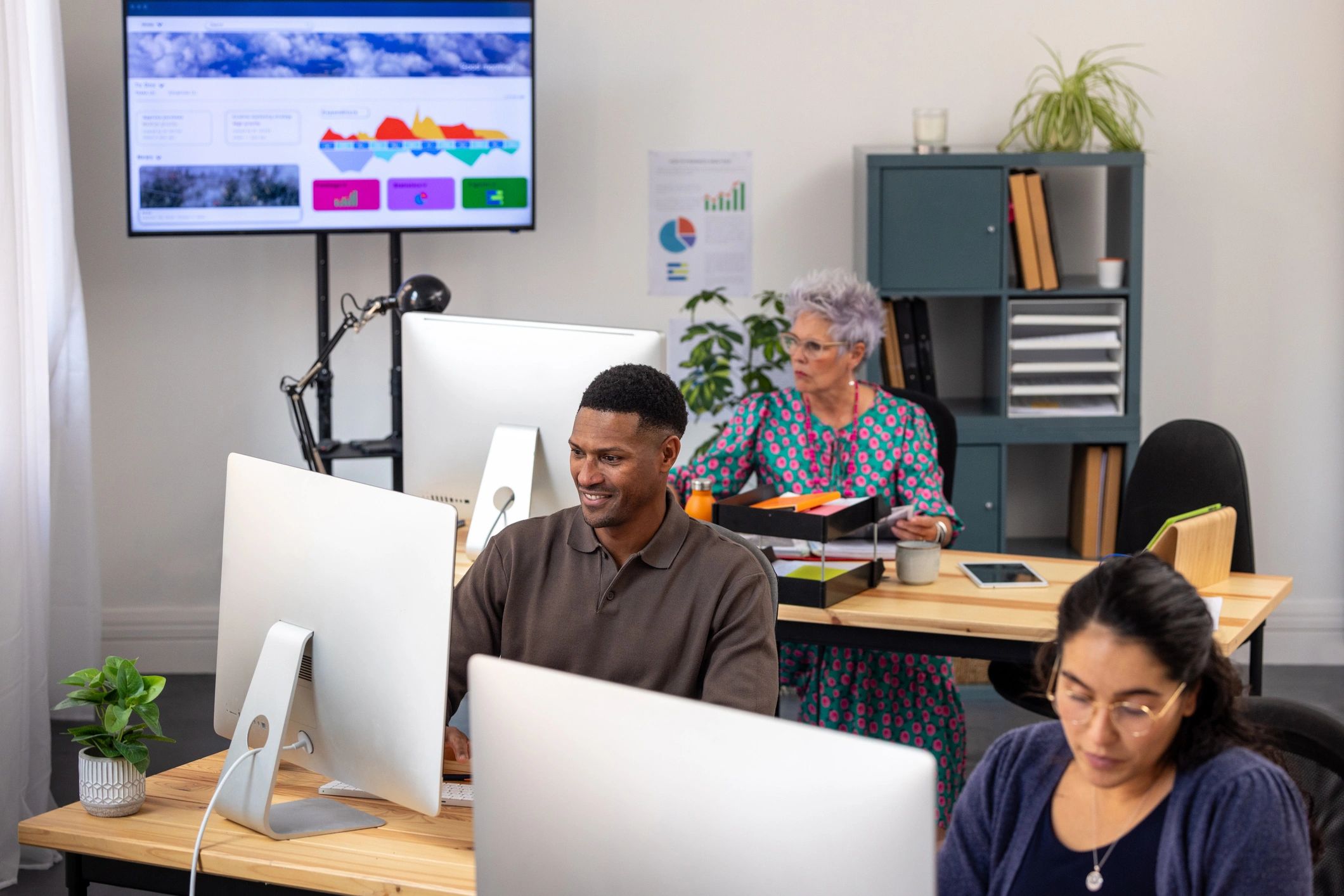 Al-Mejhar News team working in a modern newsroom