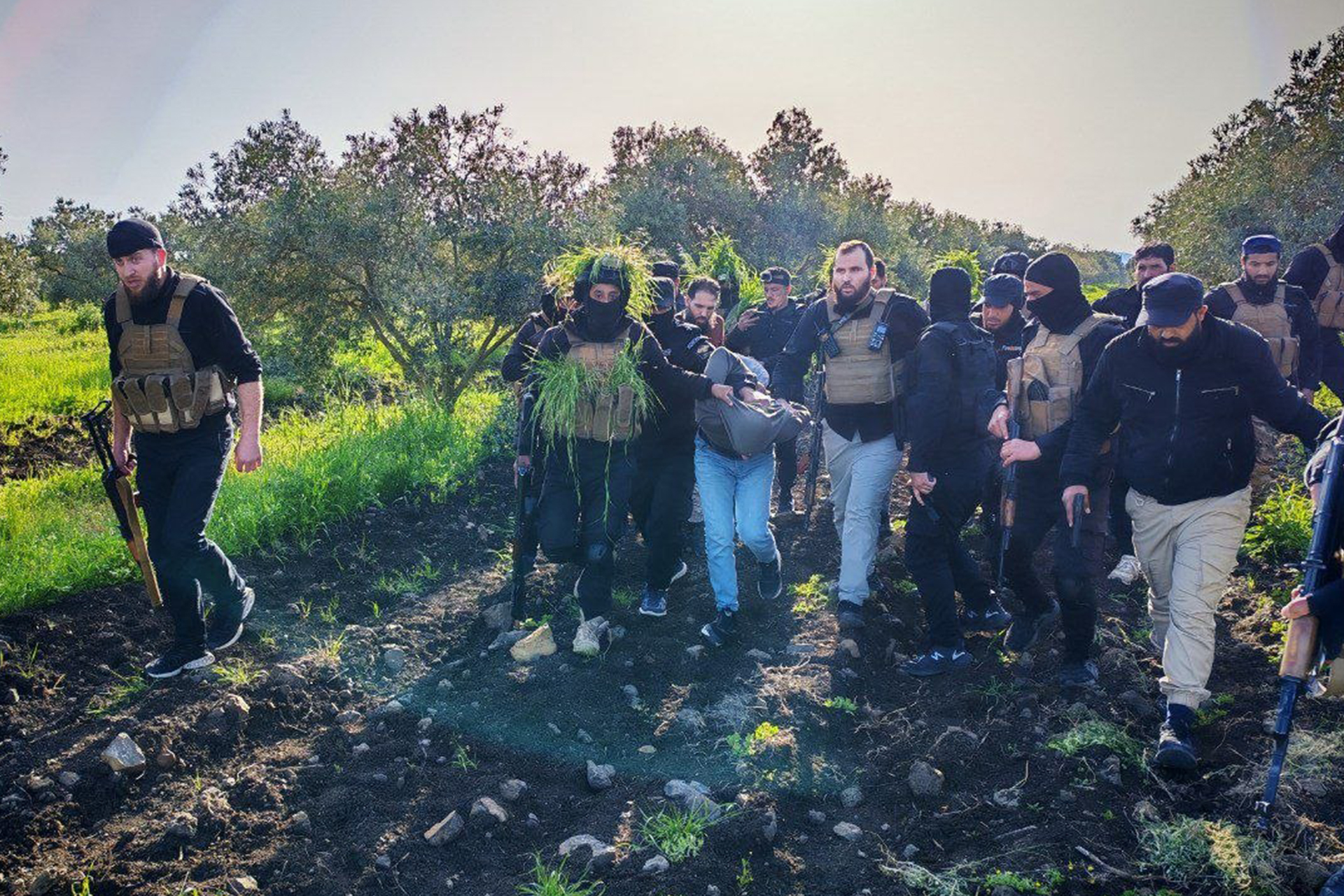 دمشق تفكك خلية لحزب الله تخطط لإطلاق صواريخ من القنيطرة