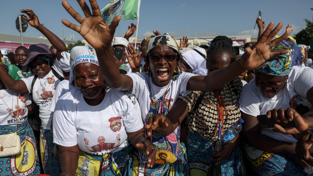 بابا الفاتيكان في أنغولا: “إسكات الأسلحة” وتمجيد وقف إطلاق النار بين إسرائيل ولبنان