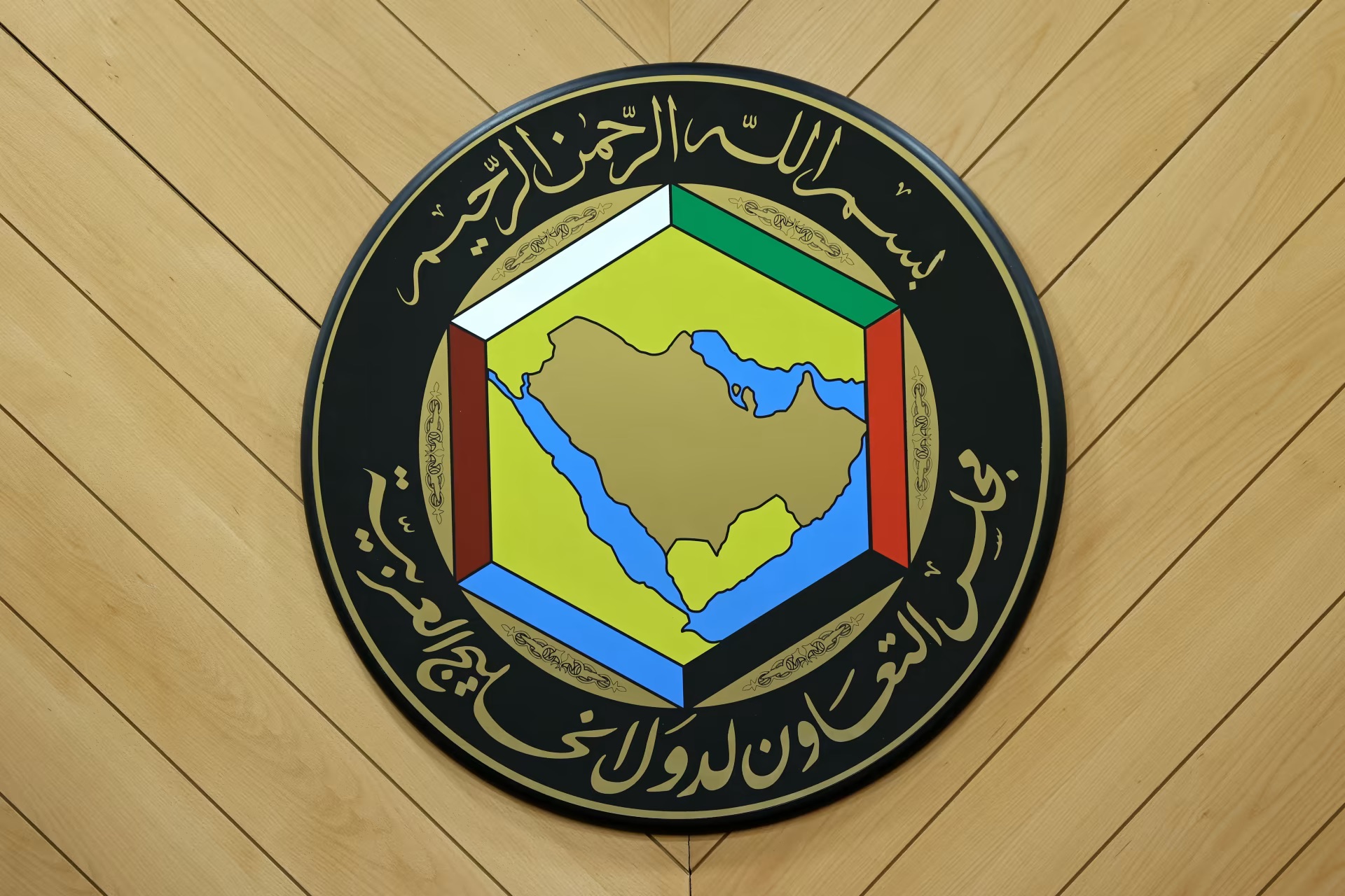 خمسة مشاريع استراتيجية لتعزيز الربط بين دول الخليج في مجالات السكك والطاقة