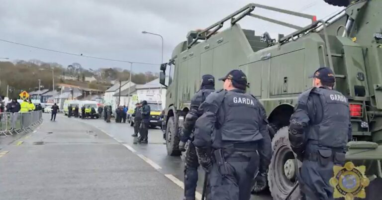 شرطة أيرلندا ترفع الحصار عن وسط دبلن بعد احتجاجات ضد ارتفاع أسعار الوقود