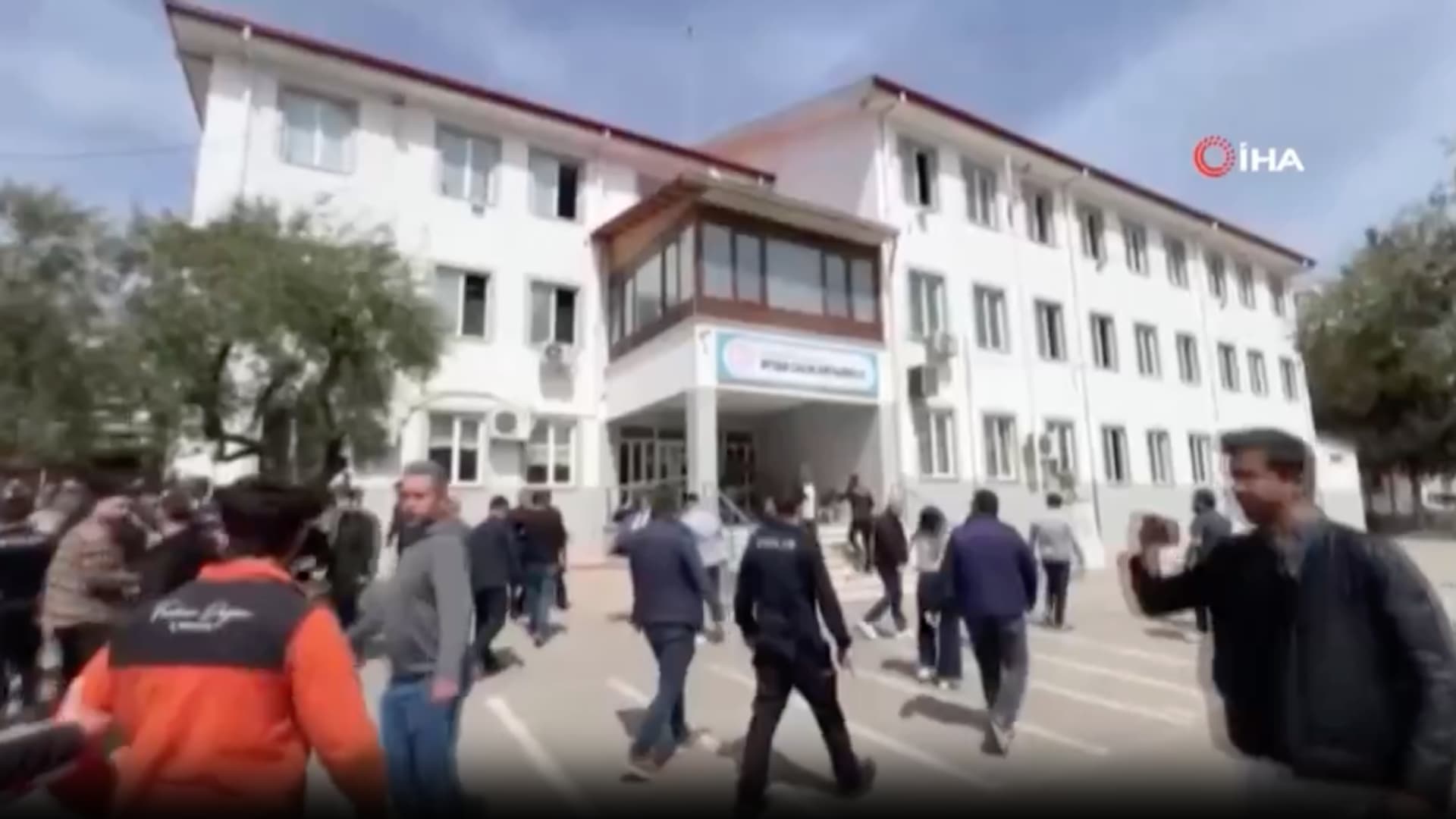 مقتل 9 وإصابة 13 في حادث إطلاق نار داخل مدرسة في وسط تركيا