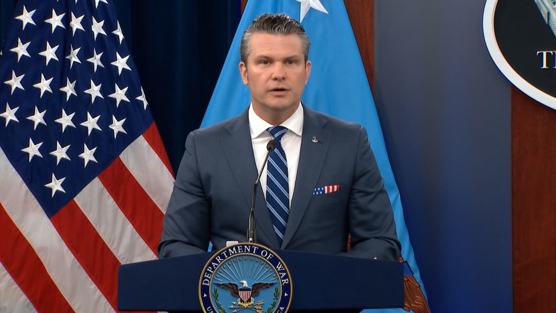 وزير الدفاع الأمريكي يحذر إيران من امتلاك سلاح نووي ويؤكد الاستعداد لاتخاذ إجراءات عسكرية