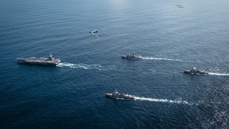 تعزيز أمريكي لقواتها في البحر الأحمر عبر قناة السويس وسط مؤشرات لمفاوضات مع إيران