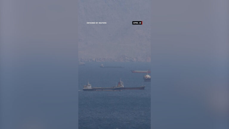 الحرس الثوري الإيراني يطلق النار على ناقلة نفط في مضيق هرمز وسط تصاعد التوترات الأمنية