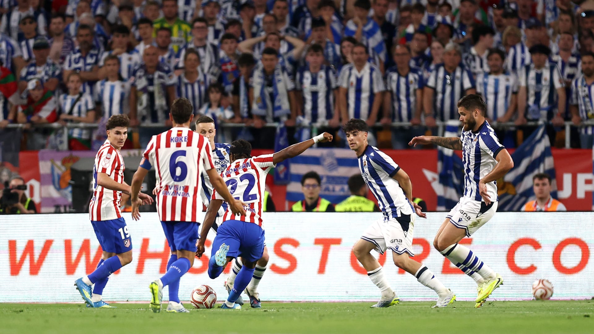 ريال سوسيداد يتوج بطلاً لكأس ملك إسبانيا بعد فوزه على أتلتيكو مدريد في نهائي مثير