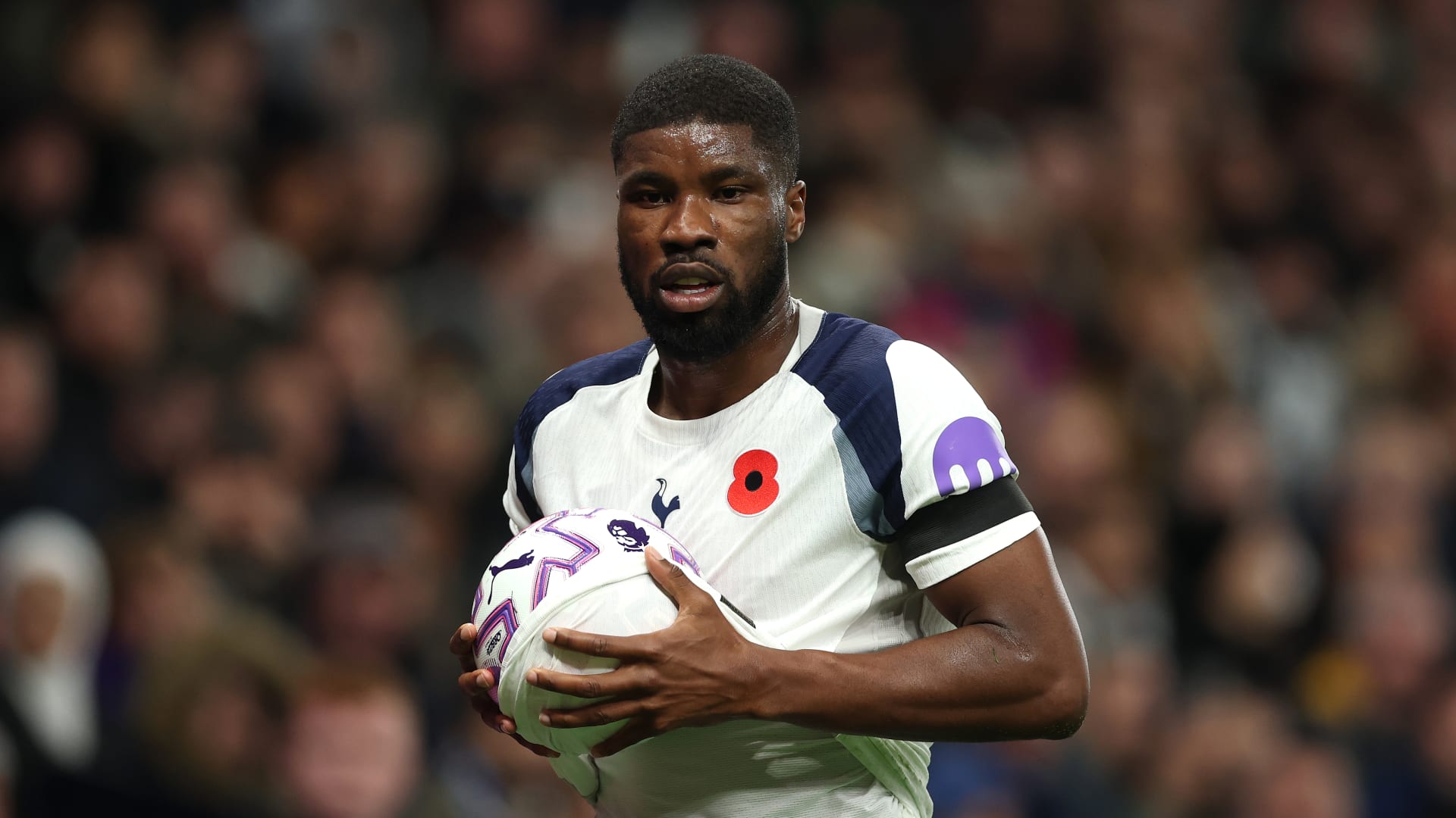 توتنهام وبريميرليغ يدينان بشدة الإساءة العنصرية بحق كيفين دانسو