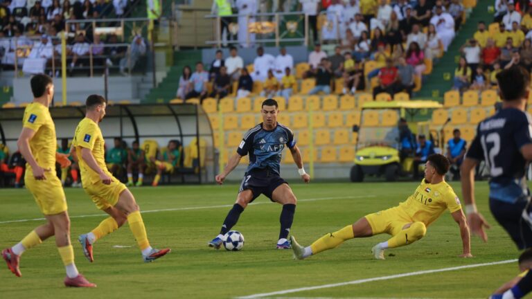 رونالدو يرد بطريقة مفاجئة على ترديد جماهير الوصل اسم ميسي بعد فوز النصر 4-0