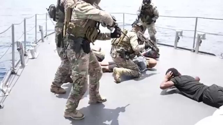 تحقيق في صحة فيديو إنزال قوات أمريكية على سفينة إيرانية وسط تصاعد التوترات