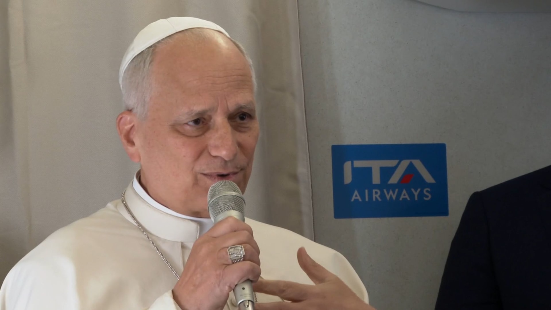 البابا يدين قتل المتظاهرين في إيران ويرفض دعم الحرب ضد طهران