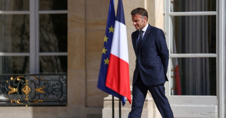 ماكرون يؤكد خلال اتصال مع الرئيس الإيراني أهمية التهدئة في مضيق هرمز