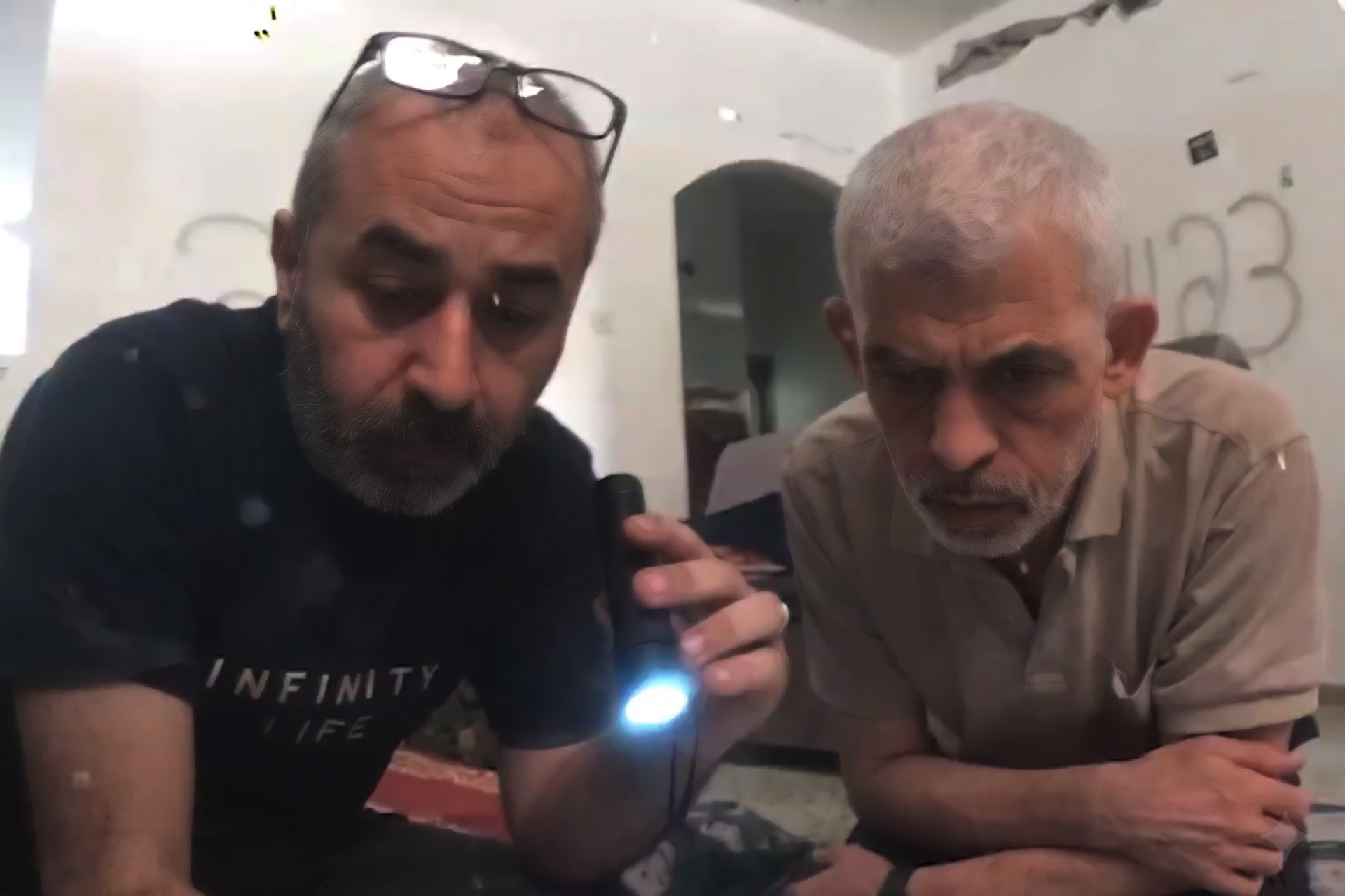 كتائب القسام تنشر لقطات توثق تواجد يحيى السنوار وقائد كتيبة تل السلطان في رفح