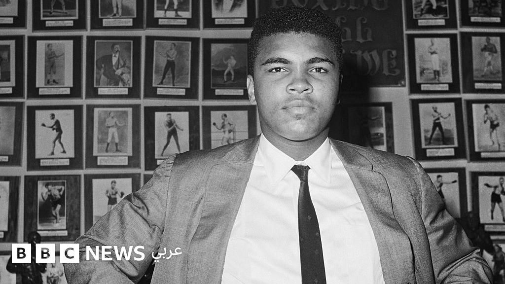 محمد علي يرفض حرب فيتنام ويُسجن ويُجرد من لقبه العالمي