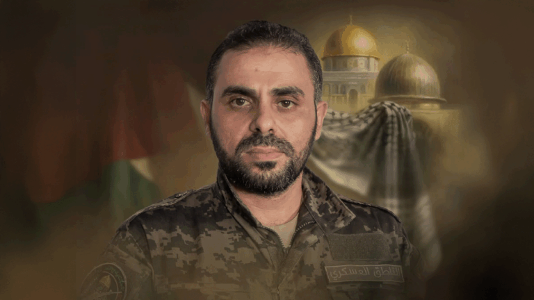 ظهور حذيفة الكحلوت “أبو عبيدة” وهو يتنقل بعربة كارو خلال فترة الحرب