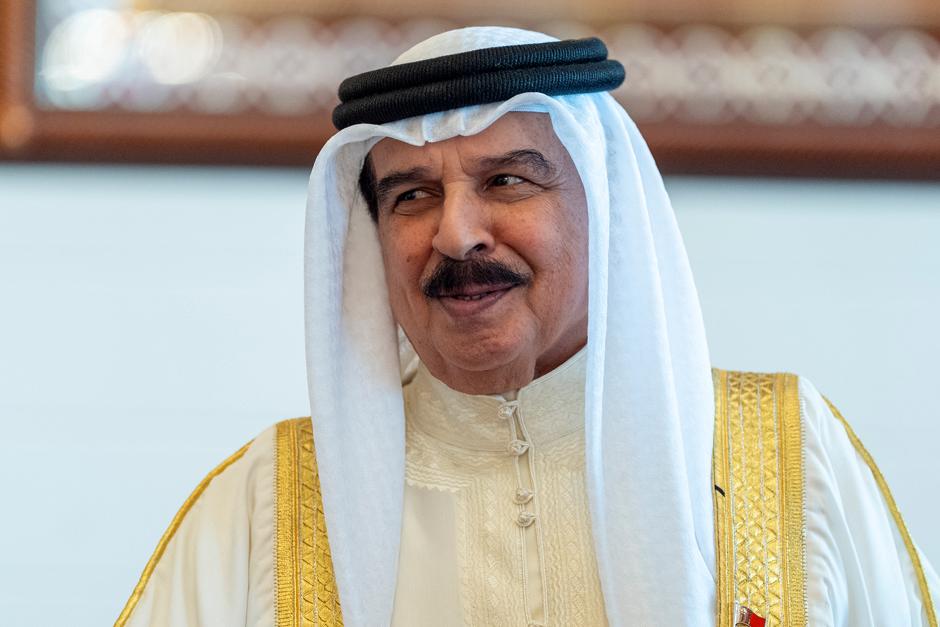 ملك البحرين يعلن إجراءات صارمة ضد الخونة في الهجمات الإيرانية