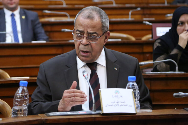 السجن خمس سنوات للوزير الجزائري السابق علي عون بتهم فساد