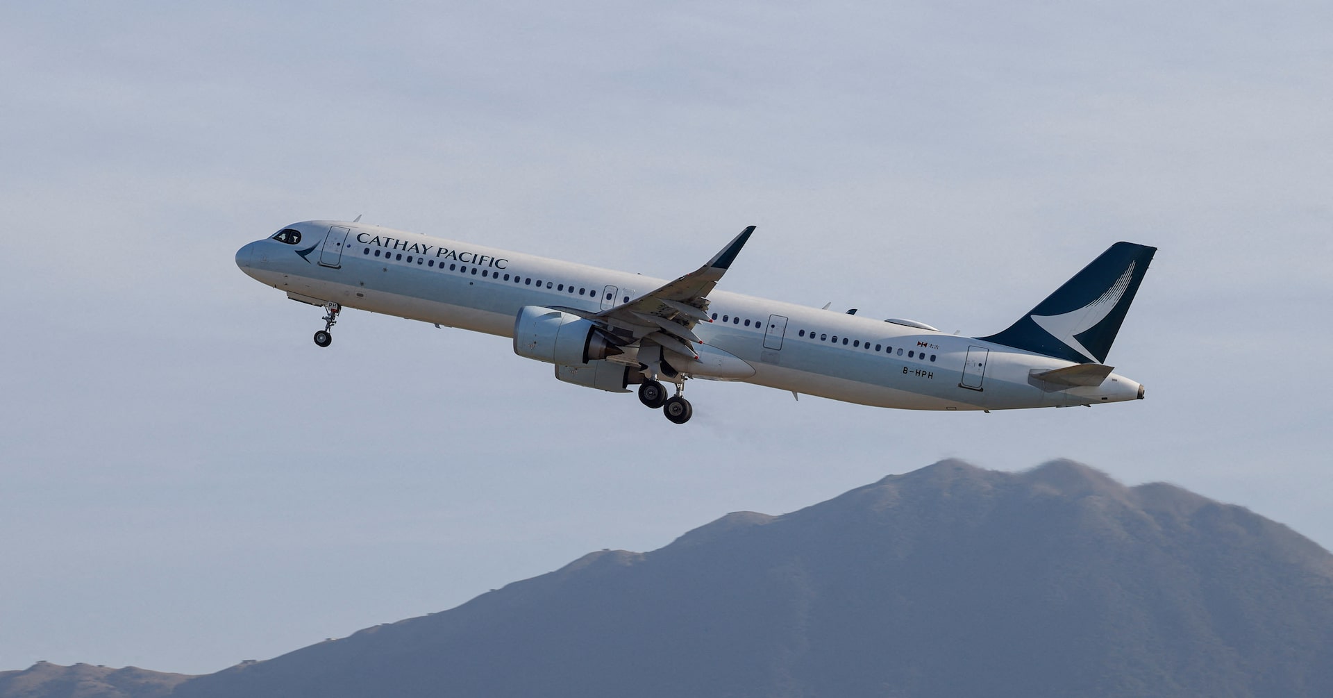 كاثي باسيفيك تُعلن عن تقليص رحلاتها بسبب ارتفاع أسعار وقود الطائرات نتيجة الصراع في الشرق الأوسط