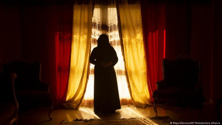 انتحار "سيدة الإسكندرية"ـ صرخة صادمة للمجتمع ضد منظومة القوانين في مصر