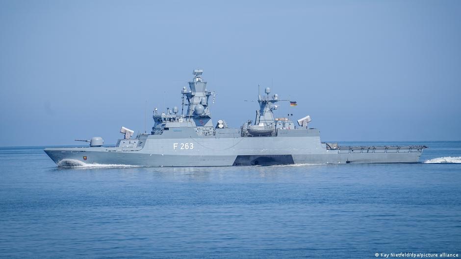 ألمانيا تعلن استعدادها للمساهمة في تأمين مضيق هرمز بشروط مشددة