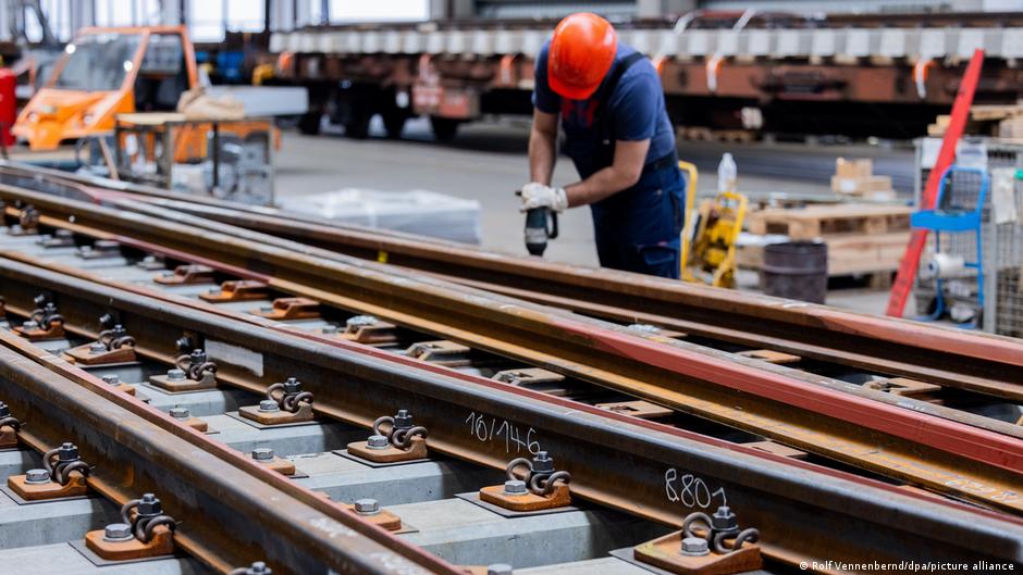 معرض هانوفر يحث ميرتس على تنفيذ إصلاحات اقتصادية عاجلة لدعم الإنتاج المحلي بألمانيا