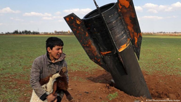 نزوح ربع مليون لبناني إلى سوريا يزيد أزمة السكن والخدمات