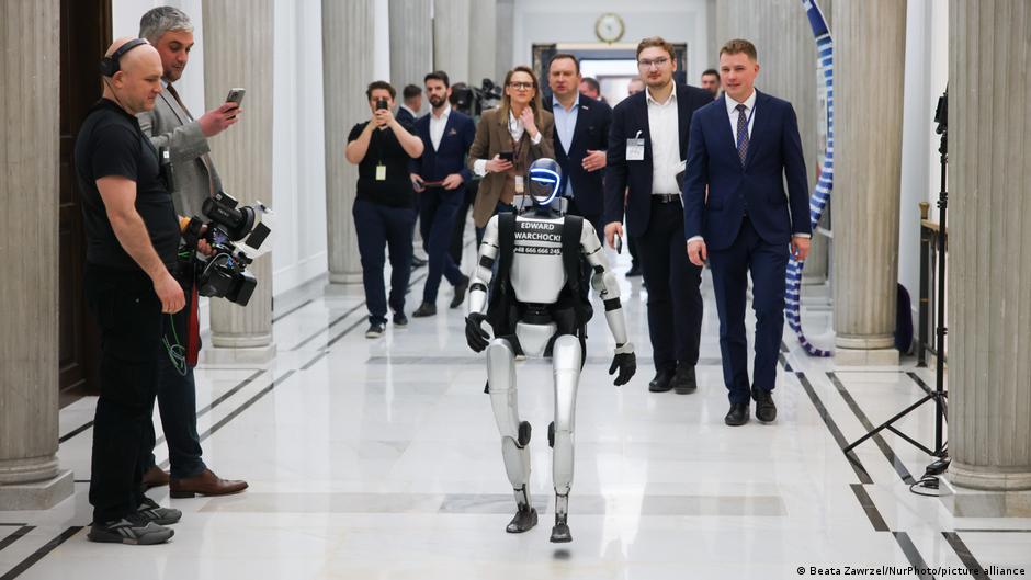 الروبوتات الشبيهة بالبشر تدخل بيئة العمل الصناعية بألمانيا لاختبار جدواها العملية