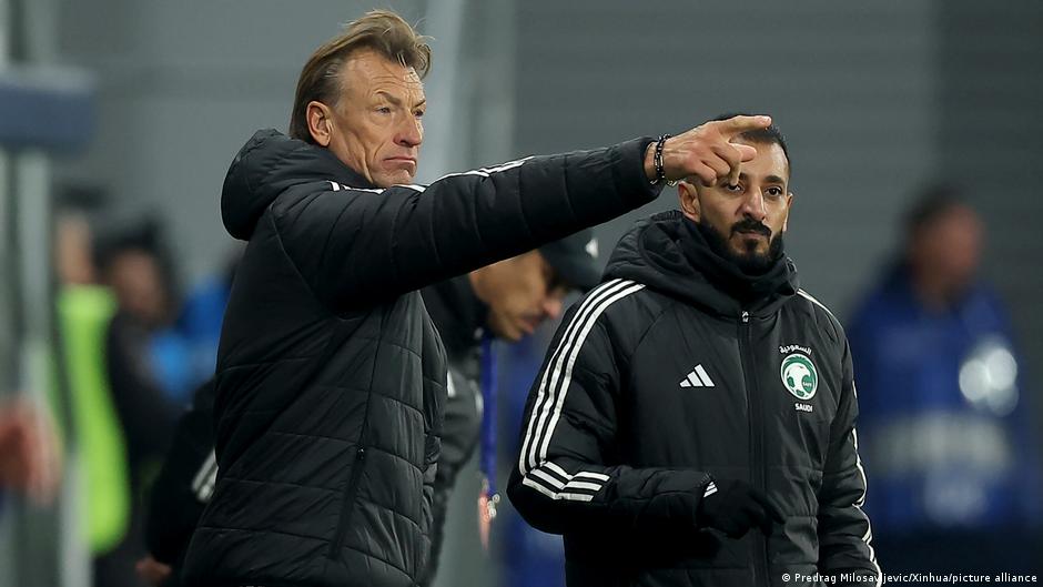 السعودية تُعفي هيرفيه رونار من تدريب المنتخب قبل شهرين من المونديال