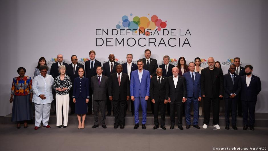 لقاء في برشلونة يجمع التقدميين لمواجهة تصاعد اليمين المتطرف وحماية النظام الليبرالي الدولي