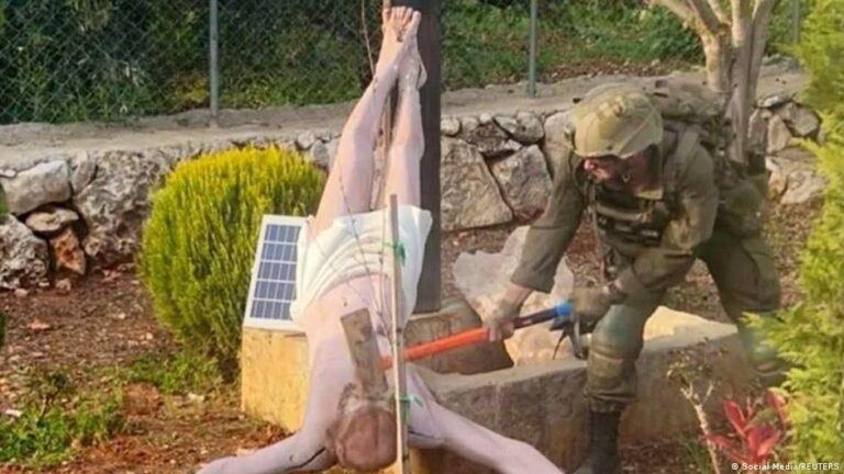 اليونيفيل الإيطالية تعوض تمثال المسيح في جنوب لبنان بعد رفض السكان لبديل إسرائيلي