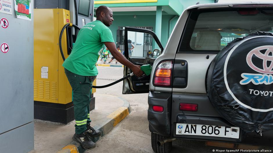 تراجع أسعار النفط بعد ارتفاعها وسط تطلعات محادثات السلام بين الولايات المتحدة وإيران