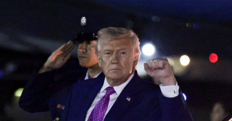 ترامب يعلن توجه ناقلات نفط فارغة إلى الولايات المتحدة لتحميل النفط والغاز