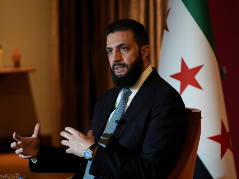 الشرع يؤكد تعقيدات المفاوضات مع إسرائيل ويعتبر سوريا خياراً آمناً لإمدادات الطاقة