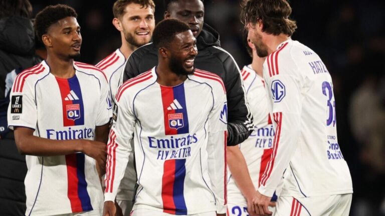 ليون يوقف سلسلة انتصارات سان جرمان ويقرب لنس من صدارة الدوري الفرنسي
