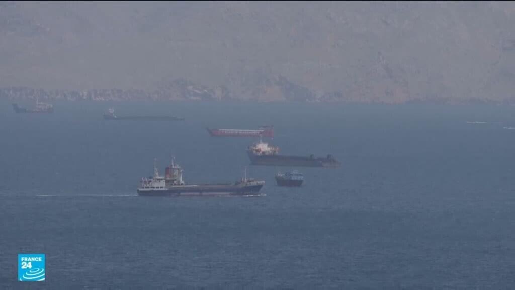 إيران تعيد إغلاق مضيق هرمز وتتهم الولايات المتحدة بممارسة القرصنة