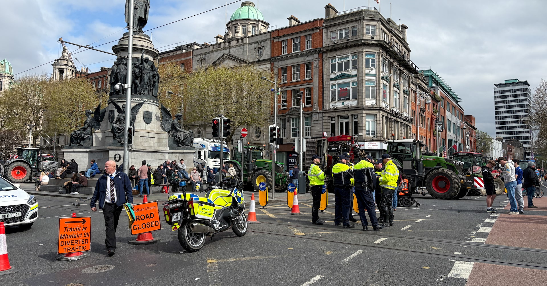 شرطة أيرلندا تتدخل لفك الحصار عن مصفاة النفط الوحيدة بسبب احتجاجات على أسعار الوقود