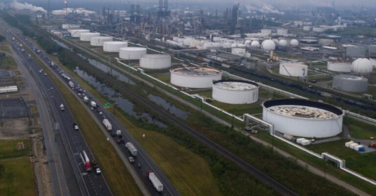 الولايات المتحدة تسحب ثاني دفعة من احتياطي النفط الاستراتيجي لمواجهة ارتفاع أسعار الوقود